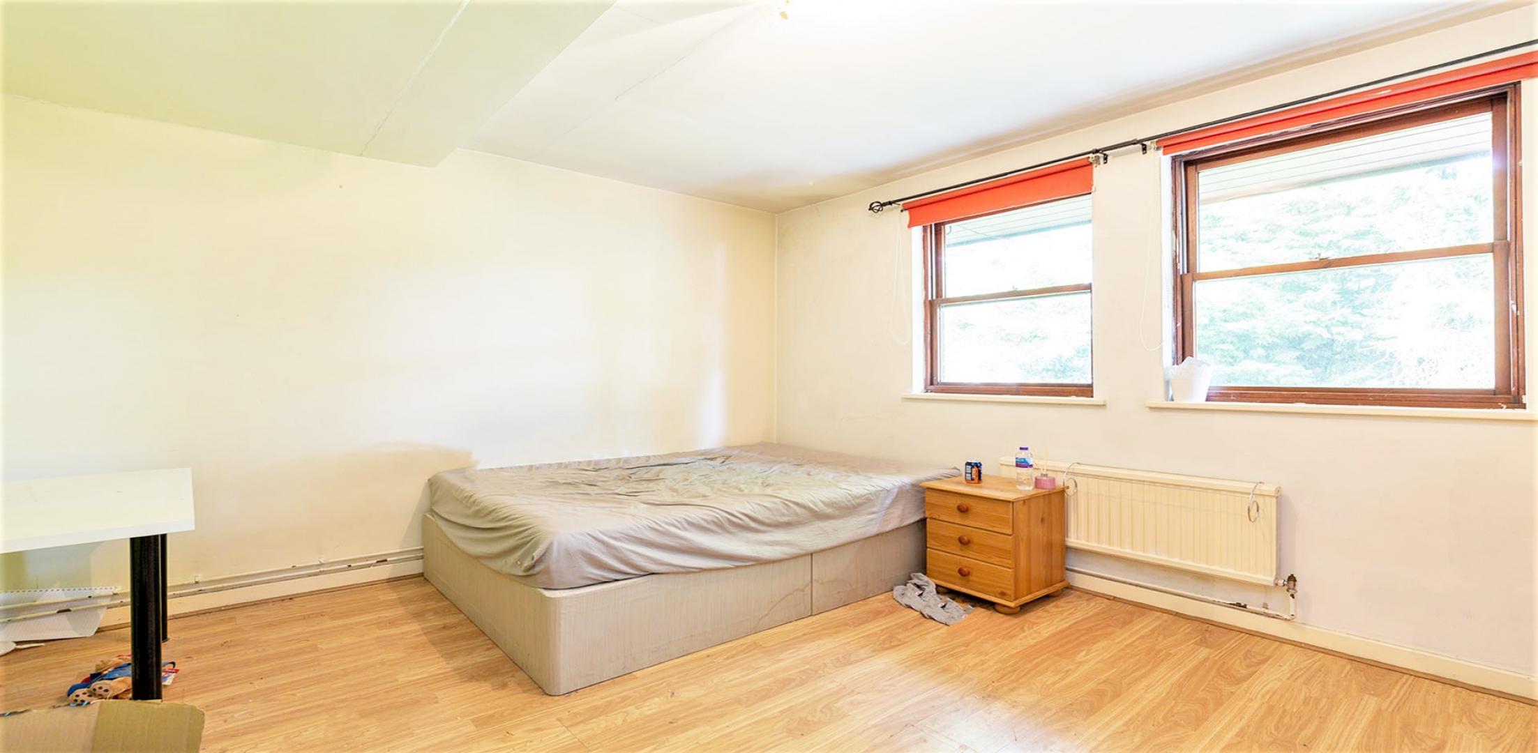 			4 Bedroom, 1 bath, 1 reception Flat			 Brondesbury Park, KILBURN